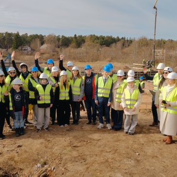 Saulkrastu novadā iemūrēta laika kapsula jaunajam ūdens sporta centram